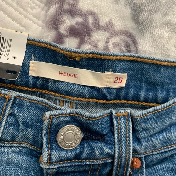 Levi Wedgie Jeans - Picture 4 of 4